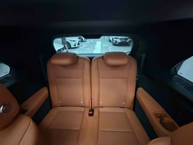 Li Auto L8 — Фото автомобиля 13