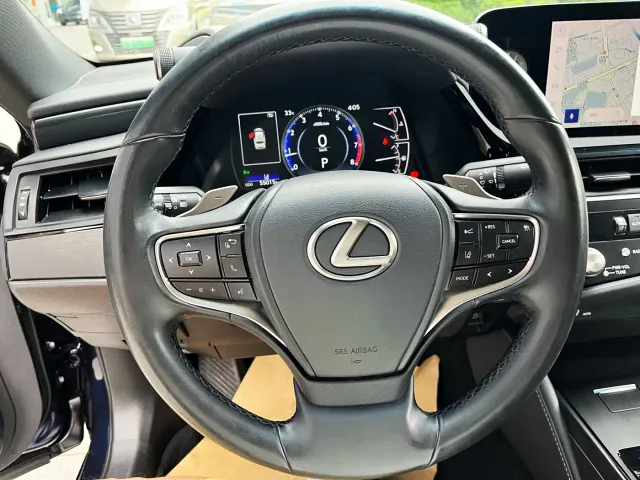 Lexus ES — Фото автомобиля 10