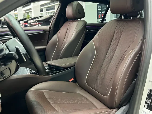 BMW 5 Series — Фото автомобиля 9