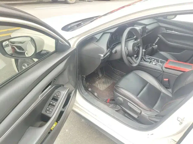 Mazda Axela — Фото автомобиля 15