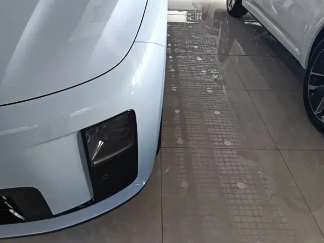 Li Auto i8 — Фото автомобиля 23