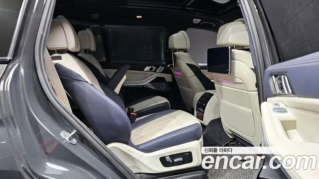 BMW X7 xDrive 40i M Sport Онлайн Exclusive Edition 6 мест — Фото автомобиля 16