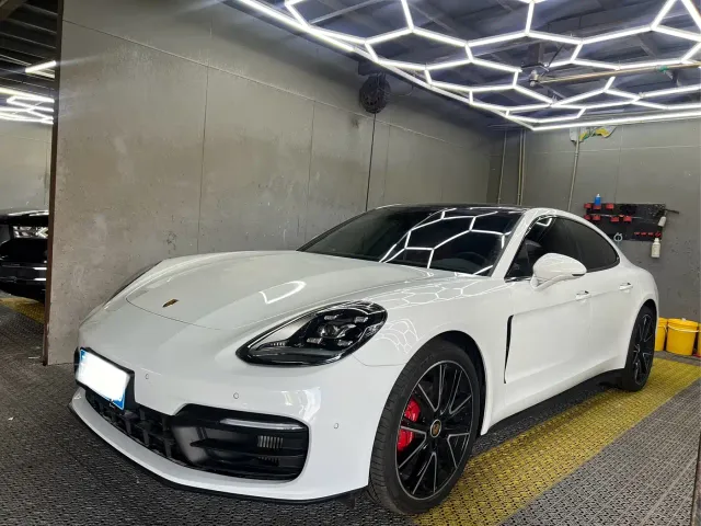Фотография автомобиля — Porsche Panamera
