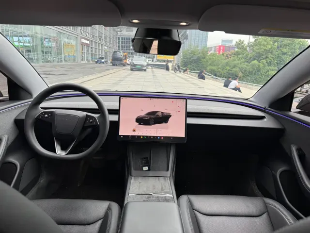 Tesla Model 3 — Фото автомобиля 11
