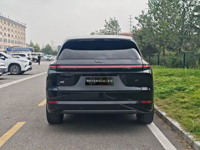 Li Auto L7 — Фото автомобиля 10