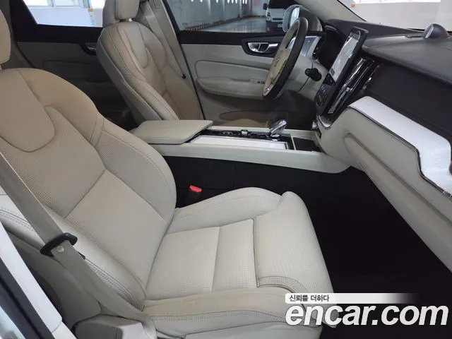 Volvo XC60 Generation 2 — Фото автомобиля 10