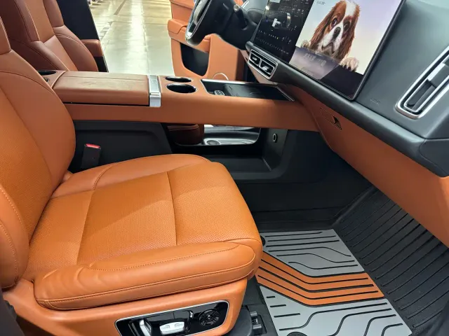 Li Auto L9 — Фото автомобиля 11
