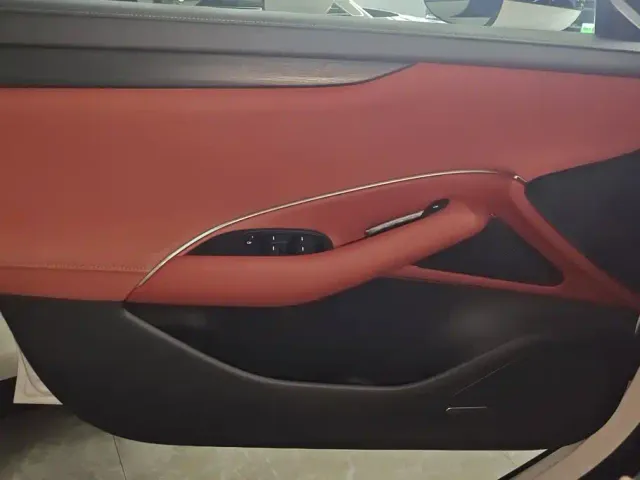 Xiaomi SU7 — Фото автомобиля 7