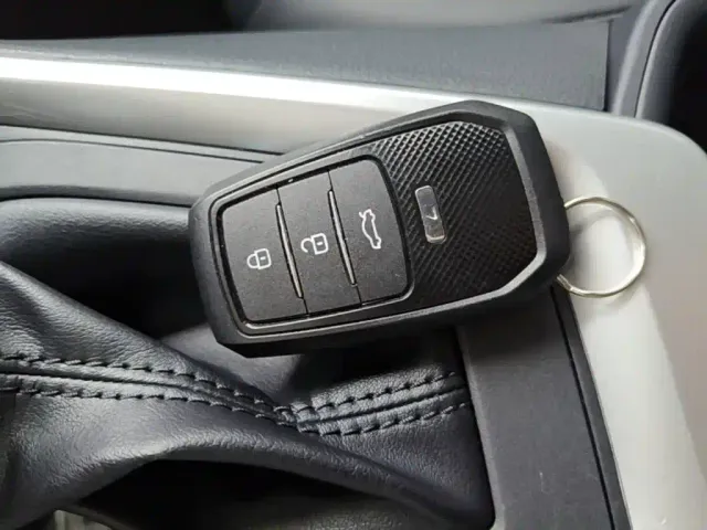 Toyota RAV4 — Фото автомобиля 8