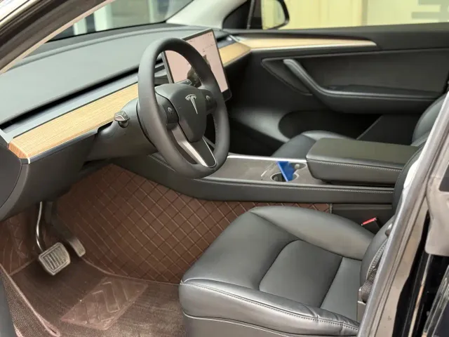 Tesla Model Y — Фото автомобиля 10