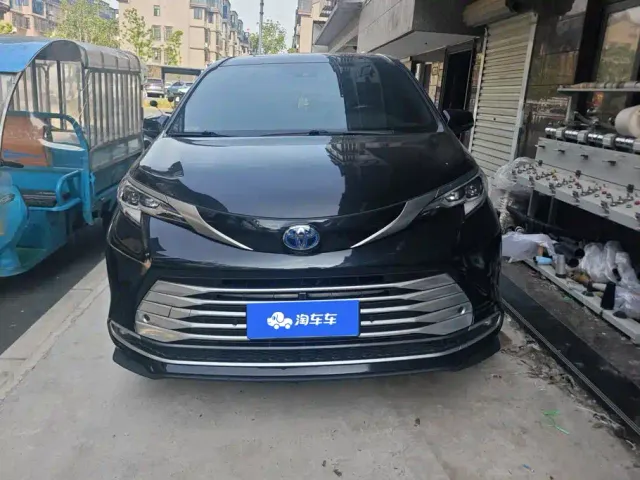 Toyota Sienna — Фото автомобиля 2