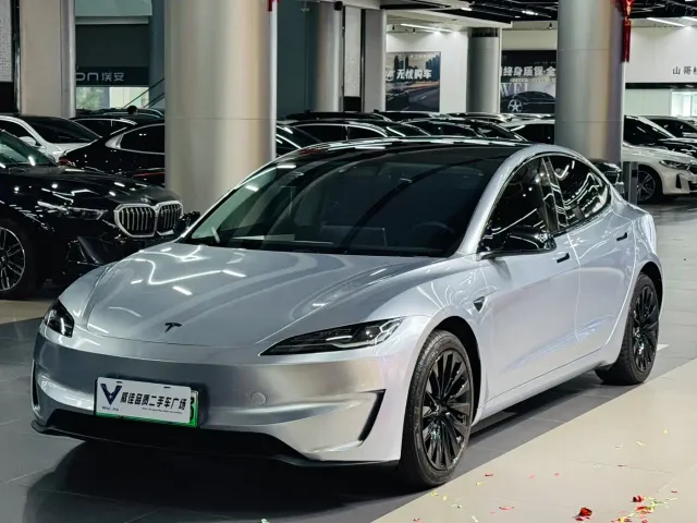 Фотография автомобиля — Tesla Model 3