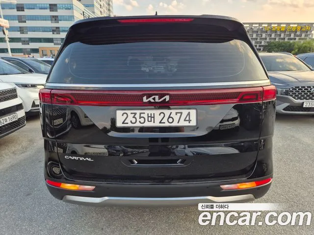 Kia Canival — Фото автомобиля 5