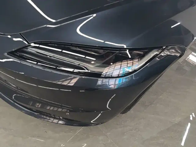 Tesla Model 3 — Фото автомобиля 23