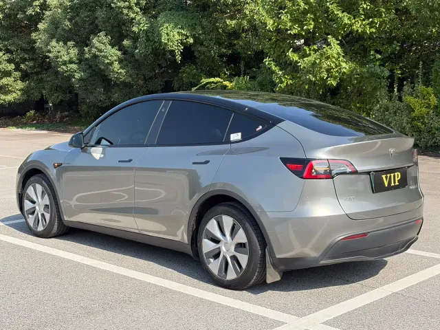 Tesla Model Y — Фото автомобиля 4