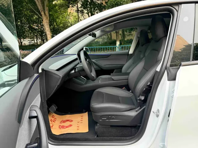 Tesla Model Y — Фото автомобиля 7