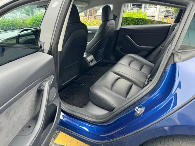Tesla Model 3 — Фото автомобиля 8