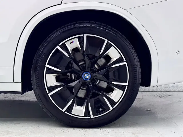 BMW iX3 — Фото автомобиля 8