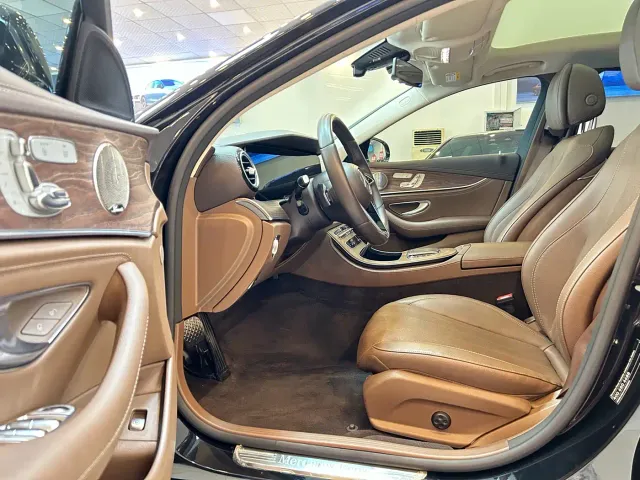 Mercedes-Benz E-Class — Фото автомобиля 4