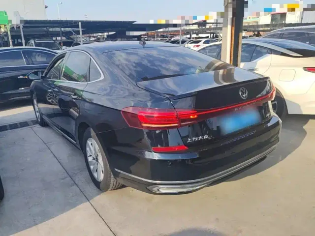 Volkswagen Passat — Фото автомобиля 4