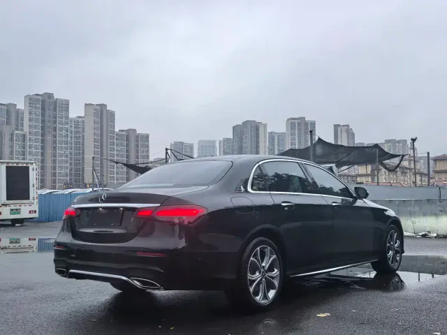 Mercedes-Benz E-Class — Фото автомобиля 12