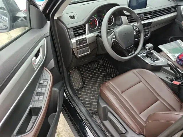 Forthing T5 — Фото автомобиля 15