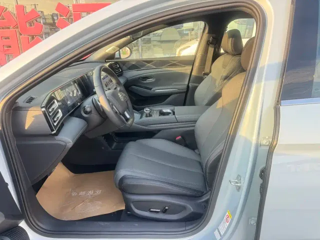 BYD Qin L — Фото автомобиля 7