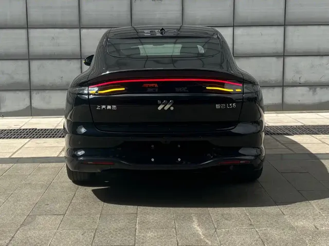 IM Motors LS6 — Фото автомобиля 9