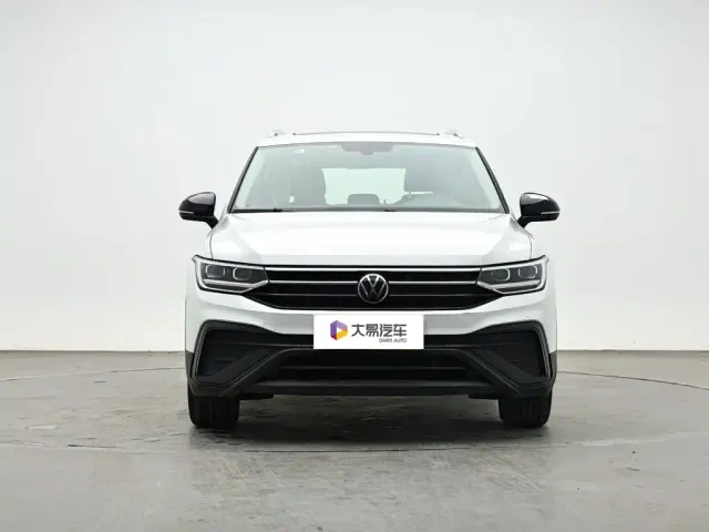 Volkswagen Tiguan L — Фото автомобиля 2
