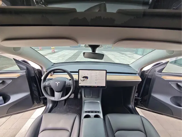 Tesla Model Y — Фото автомобиля 6
