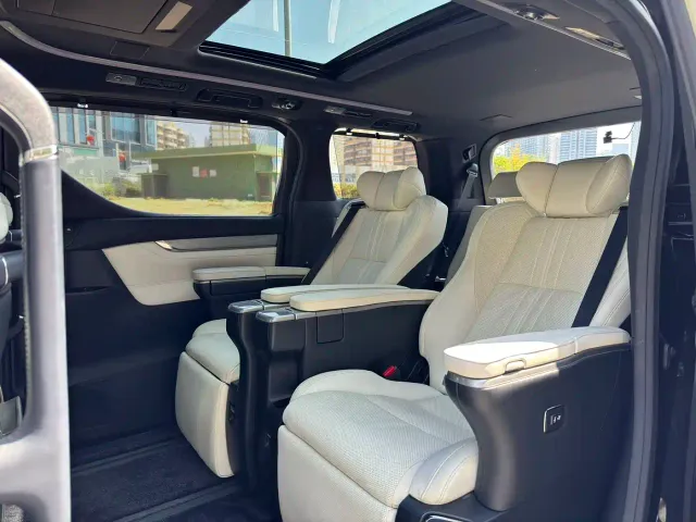 Toyota Alphard — Фото автомобиля 7