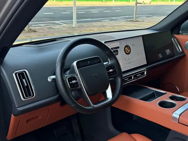 Li Auto L9 — Фото автомобиля 17