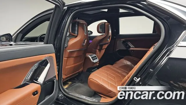 BMW 7-Series 7 серия (G70) 740i sDrive M Sport — Фото автомобиля 9