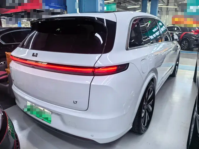 Li Auto L7 — Фото автомобиля 10