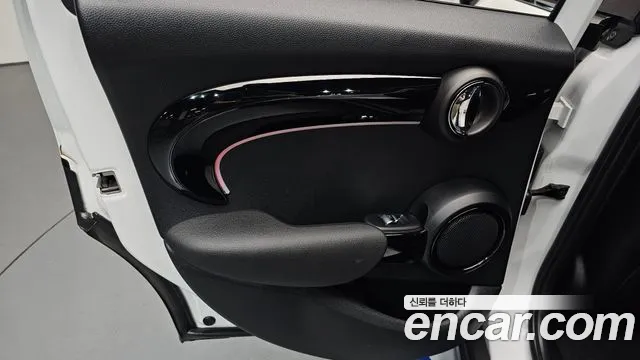 Mini Cooper Cooper 5 дверей Classic — Фото автомобиля 24