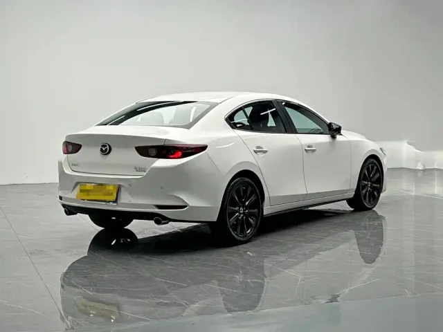 Mazda Axela — Фото автомобиля 6