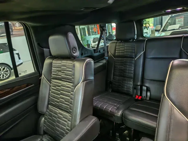 Cadillac Escalade — Фото автомобиля 18