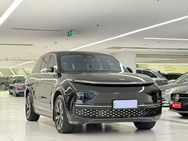 Li Auto L8 — Фото автомобиля 3