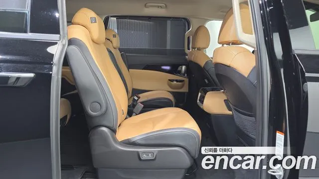 Kia Carnival Generation 4 — Фото автомобиля 11