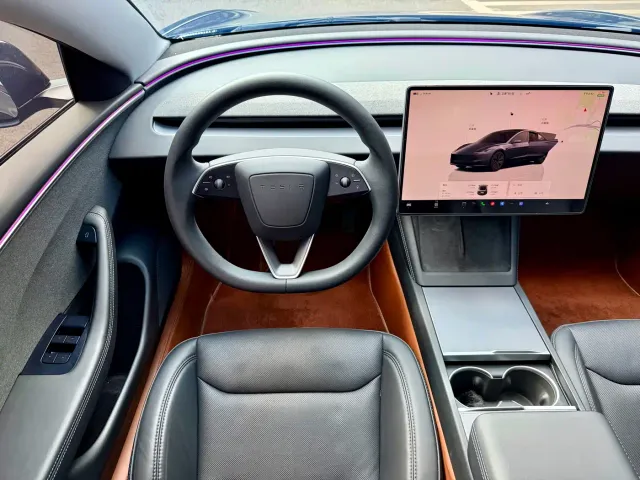 Tesla Model 3 — Фото автомобиля 12
