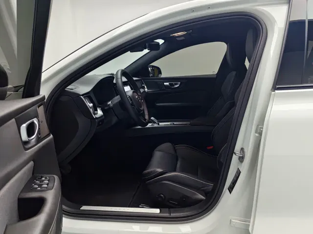 Volvo S60 — Фото автомобиля 6
