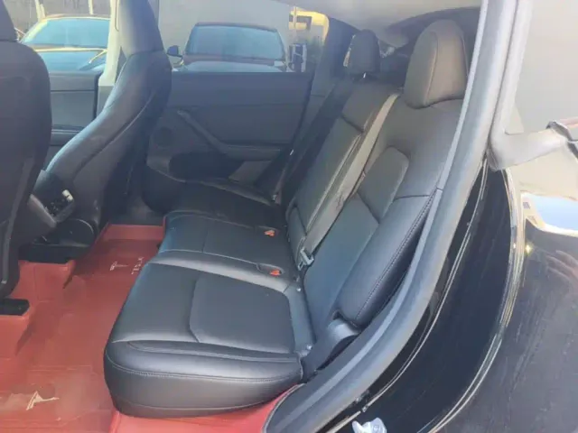 Tesla Model Y — Фото автомобиля 16