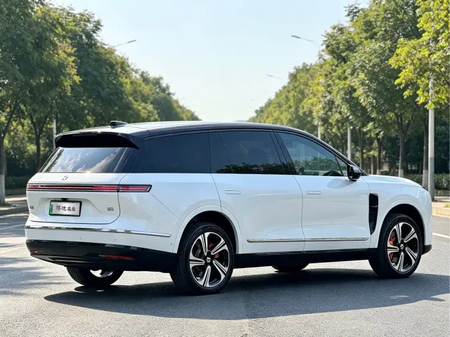 Nio ES8 — Фото автомобиля 7