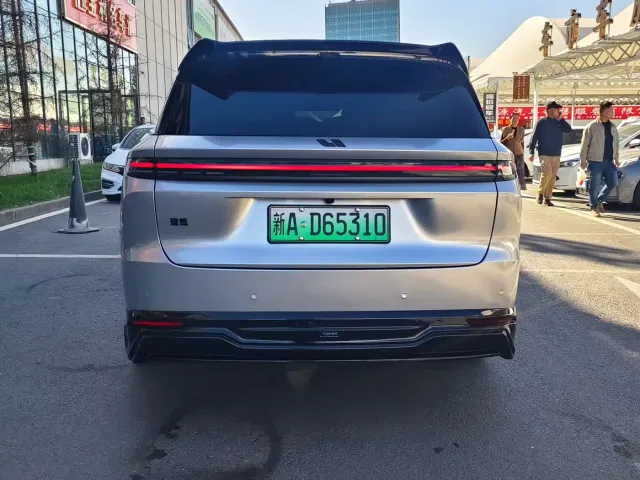 Li Auto i8 — Фото автомобиля 8