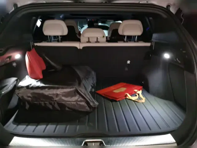 Volvo XC70 Plug-in Hybrid — Фото автомобиля 20