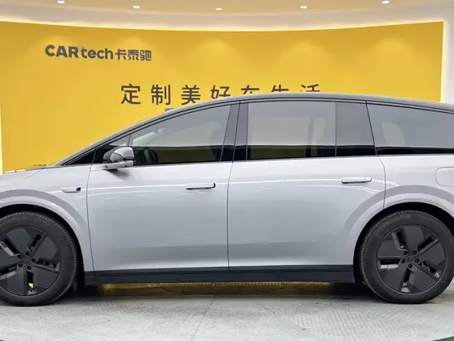 Li Auto i8 — Фото автомобиля 7