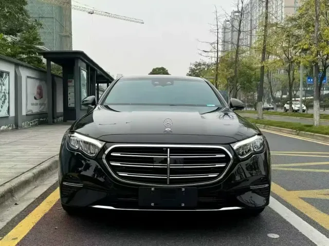 Mercedes-Benz E-Class — Фото автомобиля 2