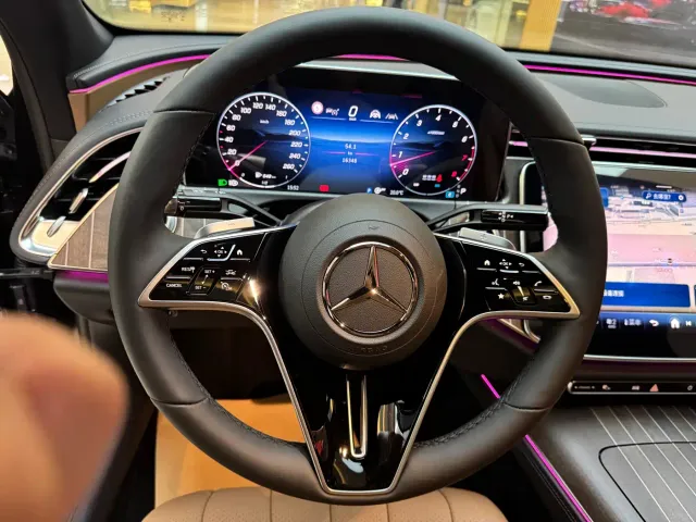 Mercedes-Benz E-Class — Фото автомобиля 14