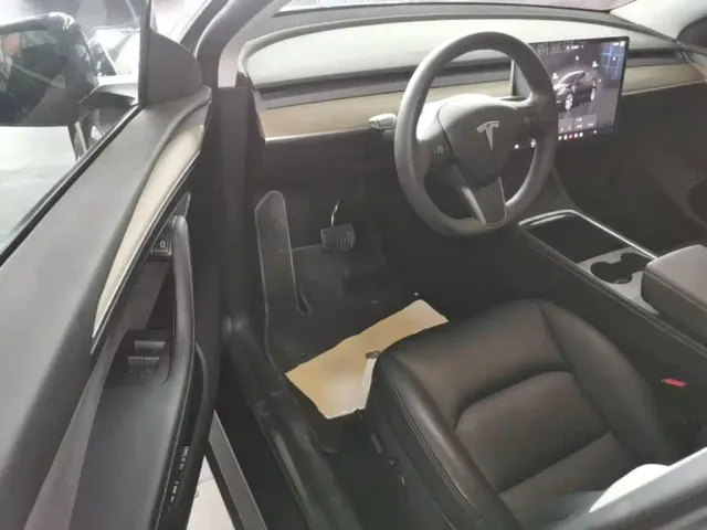 Tesla Model Y — Фото автомобиля 15