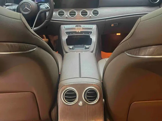 Mercedes-Benz E-Class — Фото автомобиля 7